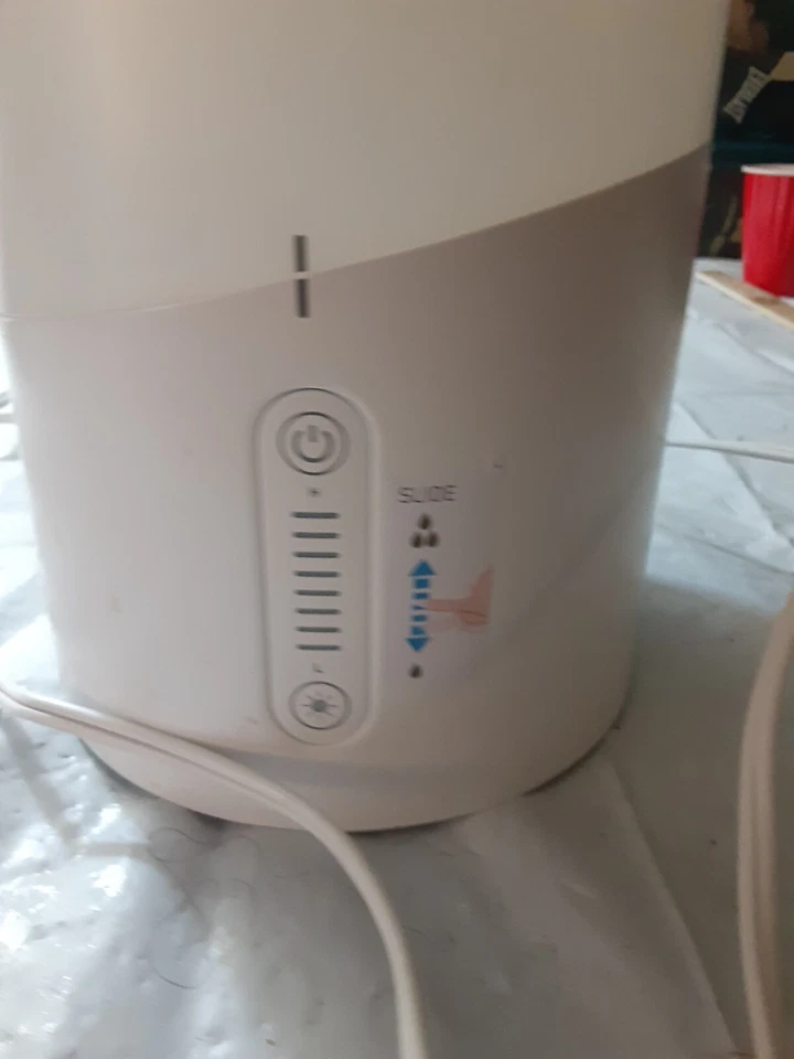 Humidificador ultrasónico redondo de niebla fría Mainstays con luces aromáticas HU00-19054 blanco Foto 3 de 4