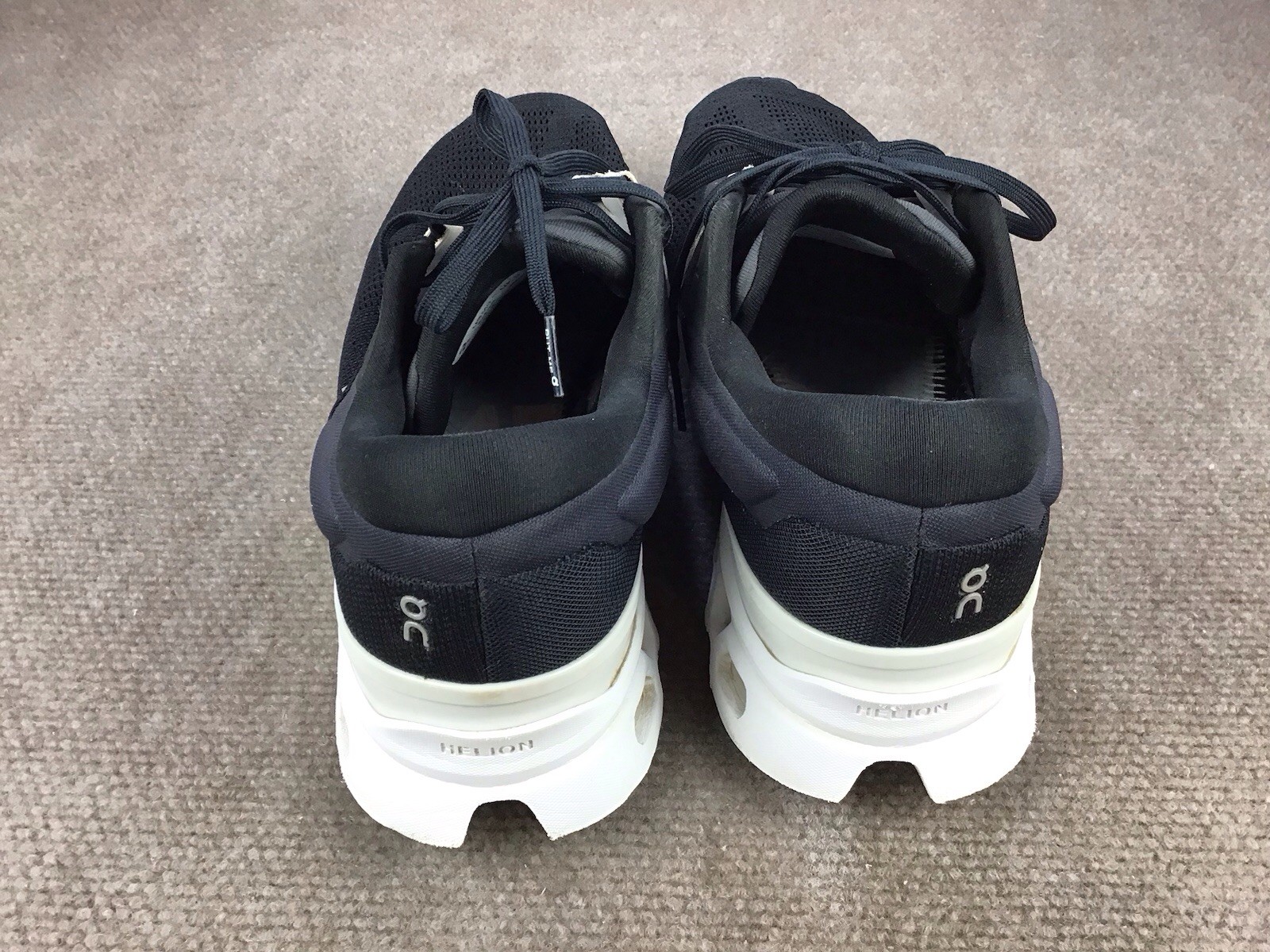 On Cloud Cloudstratus Sneakers Men's Sz US 9.5 Cloudtec Helion Athletic Shoes