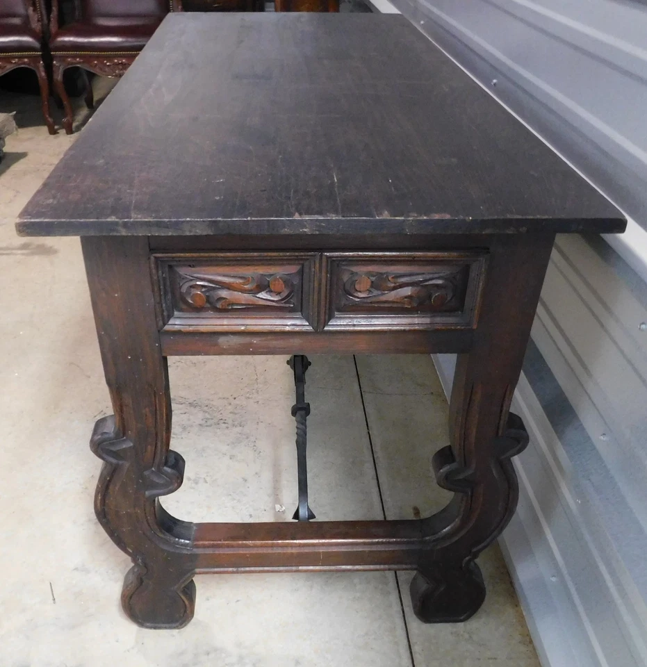 Mesa consola/escritorio estilo barroco español tallado en nogal y hierro Foto 4 de 4