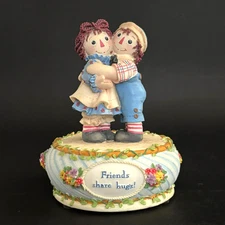 San Francisco Music Box Co Raggedy Ann & Andy "Friends Share Hugs" NIB