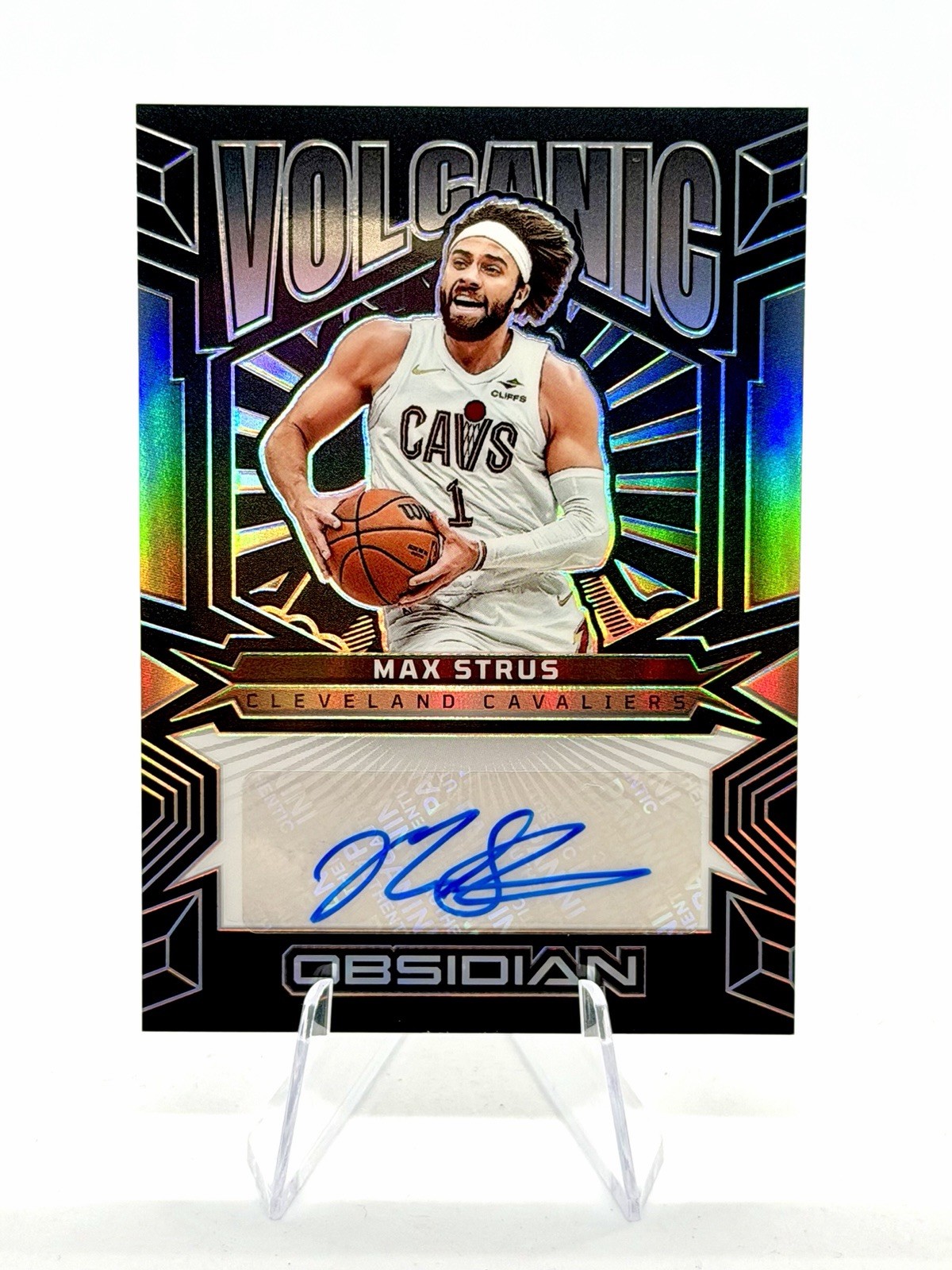 Max Strus 2024-25 Panini Obsidian Volcanic Signatures /115 #VS-MAX Cavs