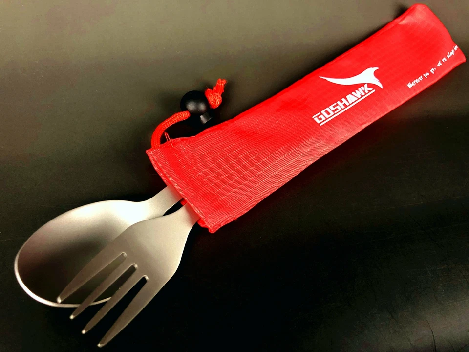 Tenedor cuchara titanio puro 2 en 1 mochilero con bolsa 210T Foto 3 de 4