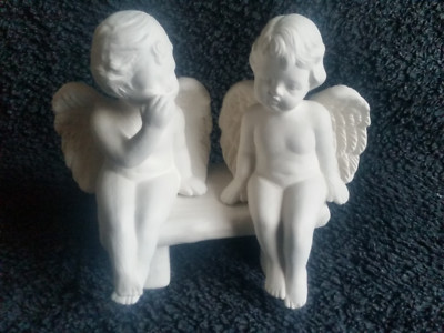   2 Engel auf einer Bank (3 teilig) weiß
