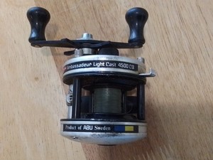 ABU Garcia Ambassadeur 4500 新品未使用品 Abu Garcia 5.3:1ABU ambassadeur 4500 Royal ロイヤル右 : ABU's