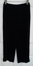 Chicos Travelers Sz 1 Medium 25x22.5 Slinky Black Cropped Pants Pockets EUC