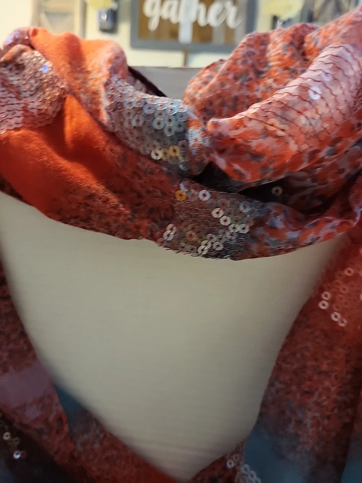 BCBGeneration Lentejuelas Infinito Bufanda Punch Rojo Foto 3 de 4