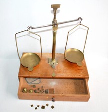 JOLIE ANCIENNE BALANCE TREBUCHET DE PHARMACIE DE VOYAGE, AVEC BOITE POIDS, XIXe