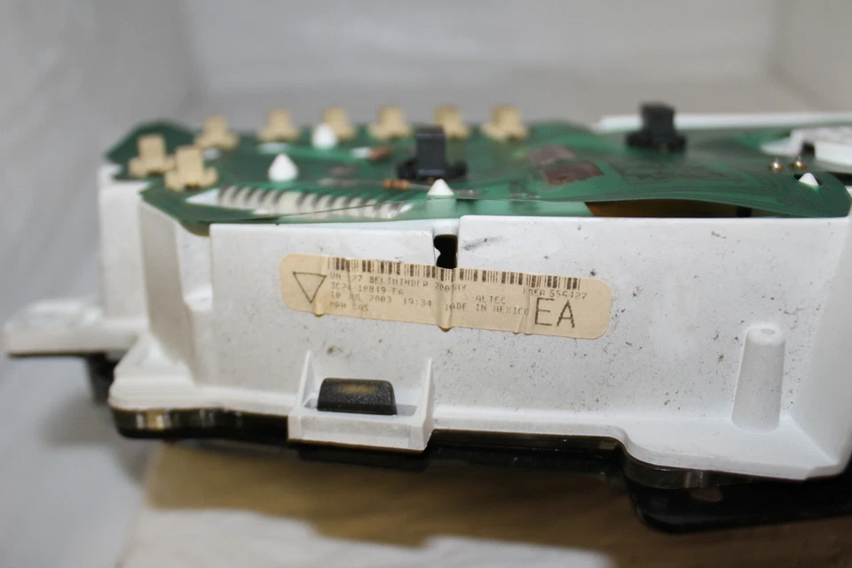 速度表仪表组 2003 福特 E150 E250 E350 E450 范 361,888 英里 — 第 3/4 张图片