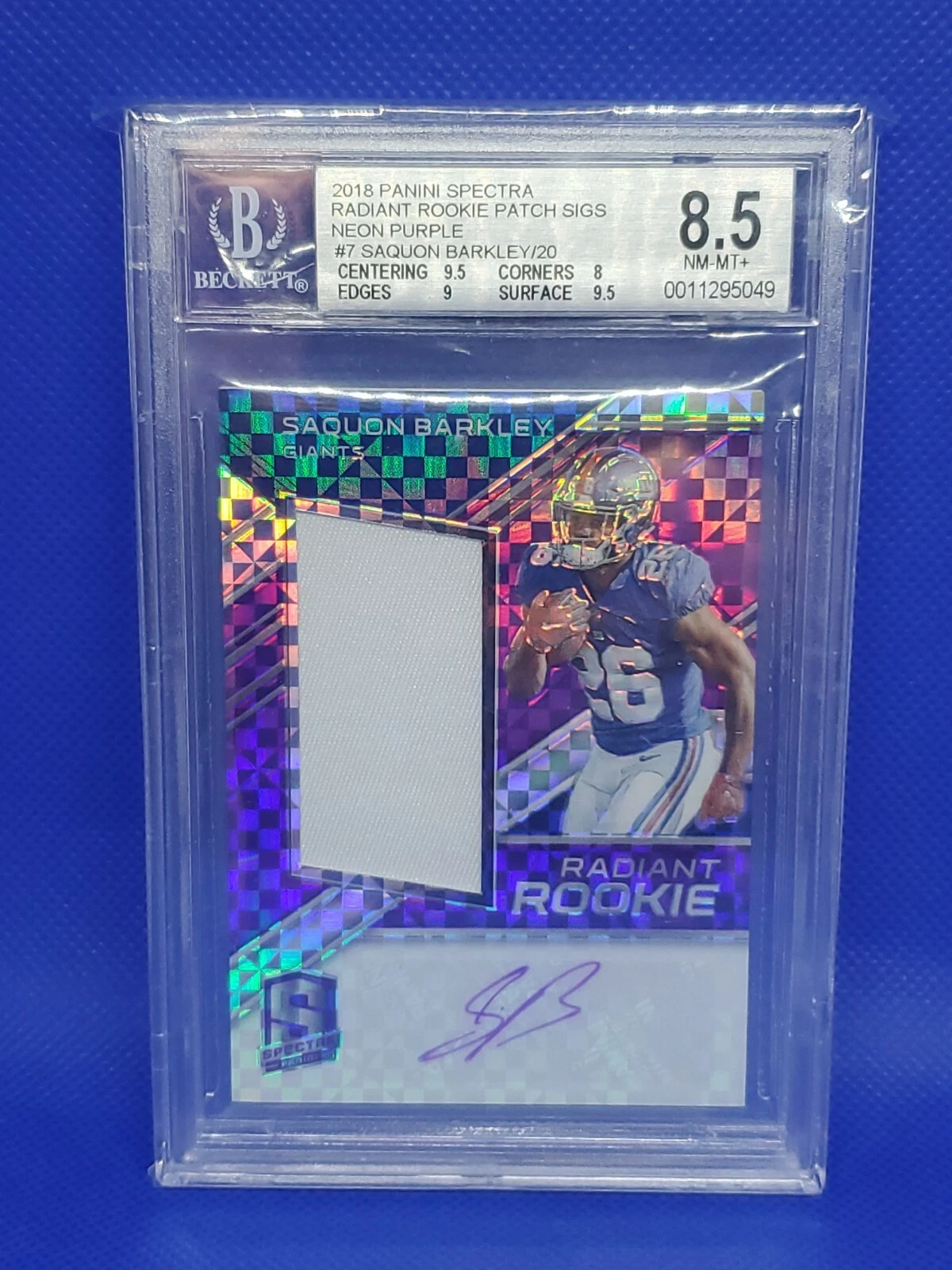 Saquon Barkley Panini Spectra Radiant Rookie Patch Signatures #RRSB Neon Purple