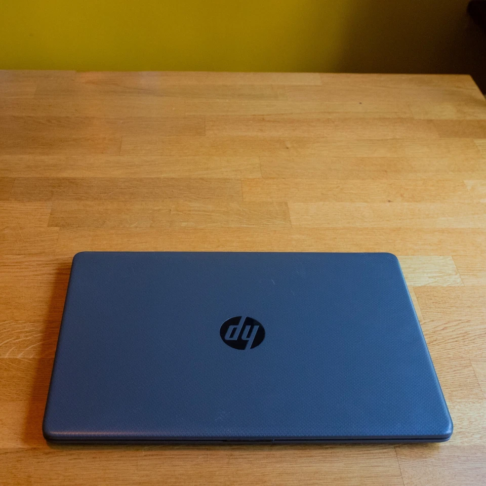 HP 250 G8 15.6"Laptop 10th Gen Intel i5-1035G1 8GB RAM, 256GB NVMe SSD WIN 11 - Image 2 of 4