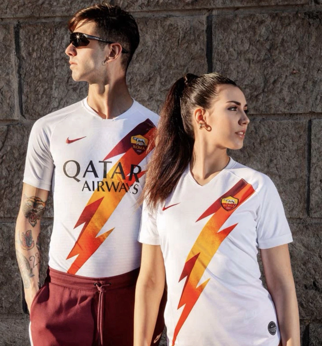 Preços baixos em As Roma Masculino Branco Clube Internacional de
