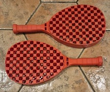 PAIR OF PLASTIC SWING BALL BATS BEACH TENNIS