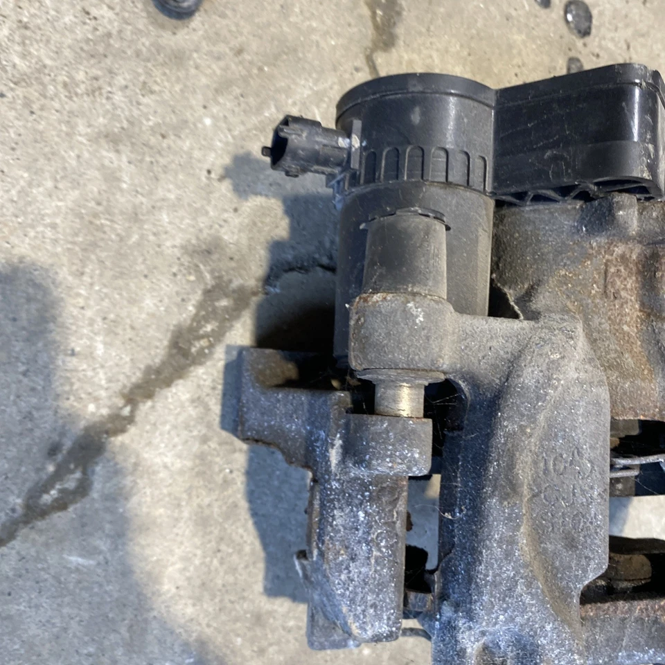 2020 2021 2022 2023 2024 Subaru Legacy 2.4 Xt Touring Rear Right Caliper - Image 3 of 4