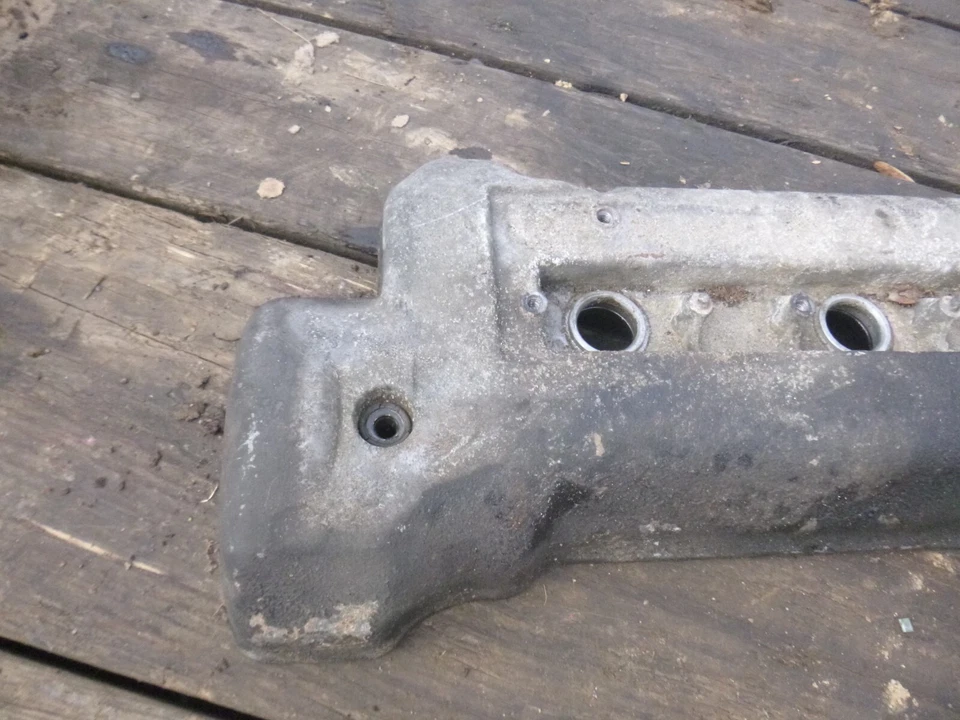 Chevrolet Tracker 2002 cubierta de válvula lado del pasajero 2,5 L Suzuki Foto 2 de 4