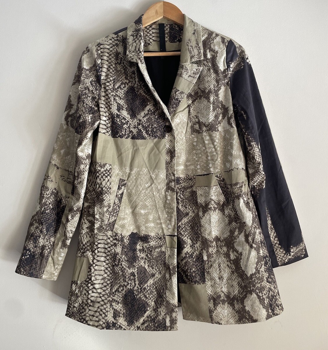 Feathers Ladies Jacket Size S Small Snake Print Blazer Fitted Corporate  Office