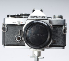 OLYMPUS OM-2 W CAP CHROME WITH SHOE 2 FLASH MOUNT METER WORKS