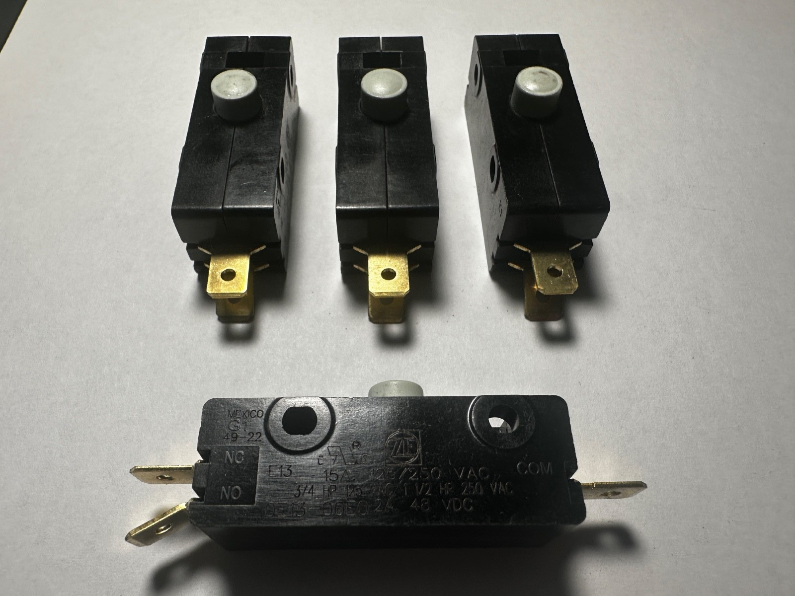 CHERRY MICROSWITCH 0E13-00E0 PIN PLUNGER OE13-00EO Lot of 4