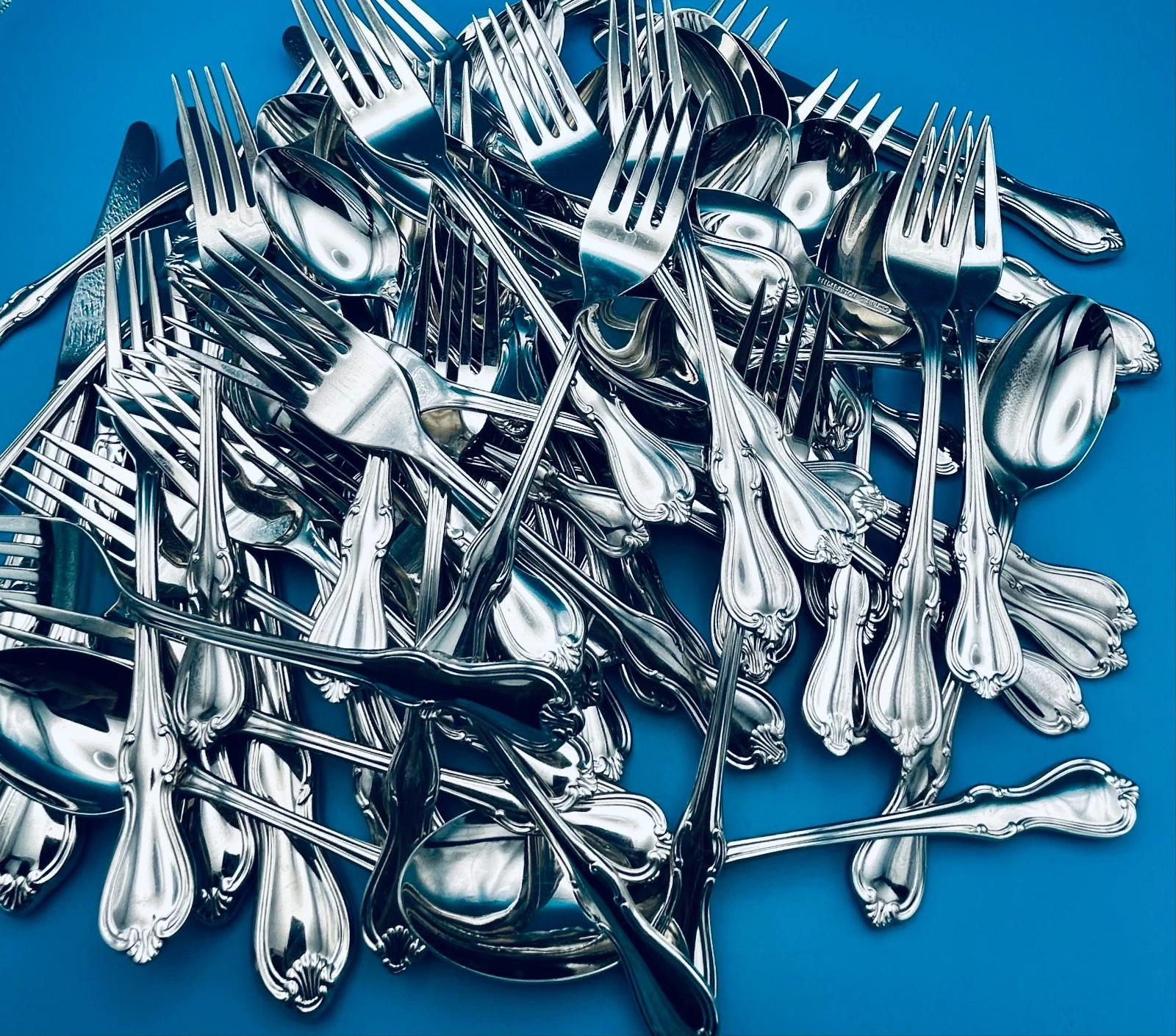 81 Pc Reed & Barton CAMELOT Serves 12 Double TSP Hostess Stainless Flatware
Opens in a new window or