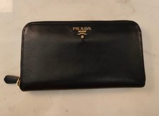 PRADA PORTAFOGLIO CONTINENTAL Lettering con Zip Pelle Nera