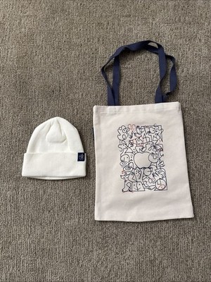 Sainte-Catherine Montreal Apple Store Grand Opening tote and beanie. Very Rare.