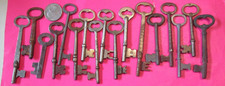 LOT OF 15 VINTAGE SKELETON KEYS DOOR HOUSE ALL REAL NO FAKE MORE LISTED 15 QQJ