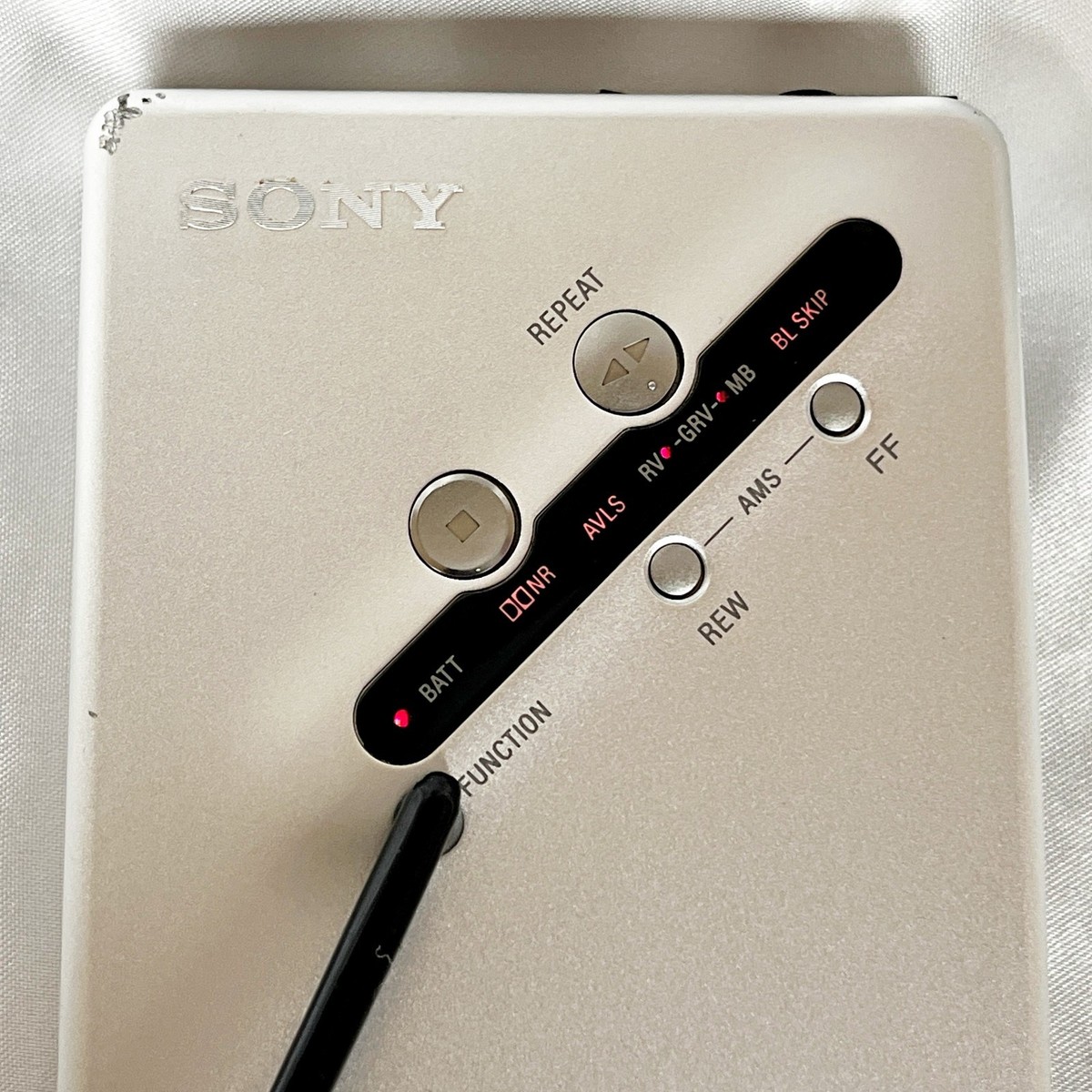 SONY WALKMAN ツートンカラー カセットウォークマン WM-EX677 SONY WM-EX677 1999 Navy Walkman Vintage Cassette Player Made in