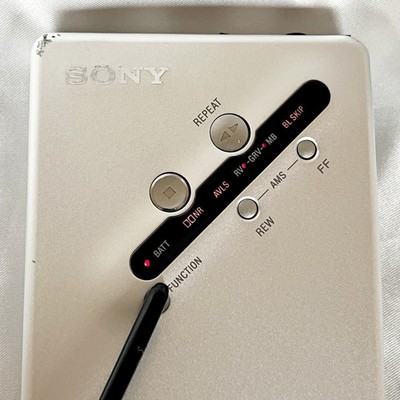 SONY WM-EX677 1999 Silver Walkman Vintage Cassette Player Made in