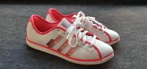 adidas trainers pink stripes