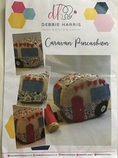 DEBBIE HARRIS DESIGNS ZESTAW PODUSZEK I INSTRUKCJE DO PRZYCZEP KEMPINGOWYCH