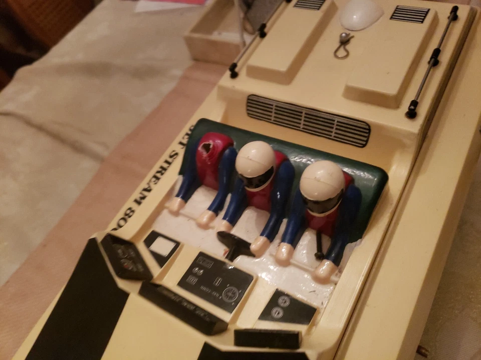 Barco de radiocontrol Kyosho Jet Stream 800 de colección para piezas o pieza de exhibición Foto 4 de 4