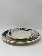 Corelle Plates Pink Tulips With Navy Trim 2/Dinner 10.25” 2/Bread 7 1/8” 4 Piece