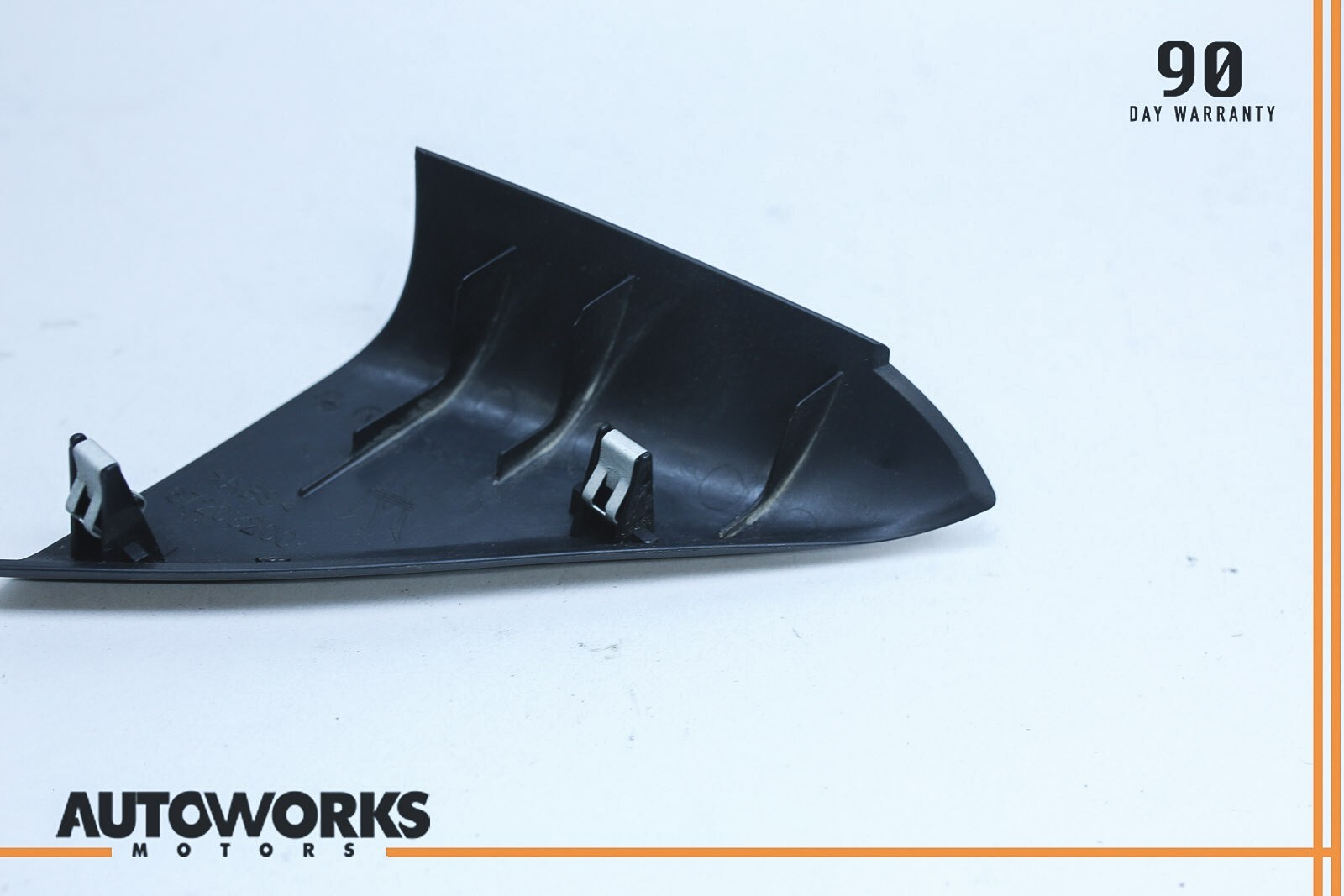 05-08 Maserati Quattroporte M139 Front Right Door Window Triangle Trim Cover OEM