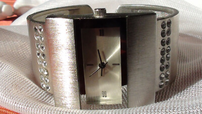 Yves Rocher LBVYR edle Metall Damen Quartz Armbanduhr NEU getestet  Vintage