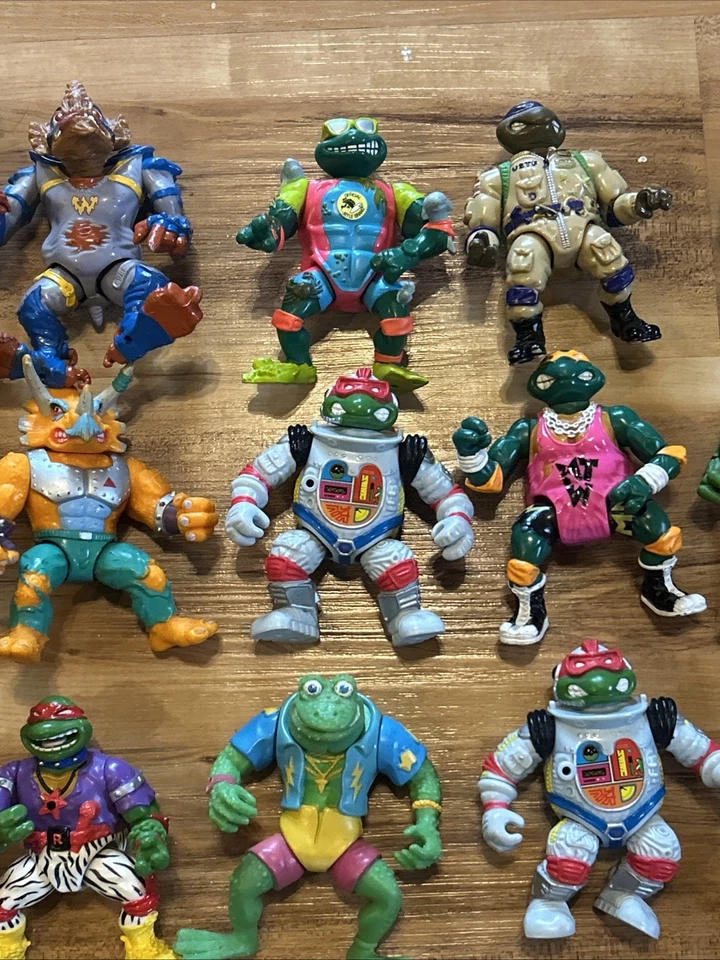 Teenage Mutant Ninja Turtles Classic Toy Lot 28 Figures With Vintage Toy Case - Image 4 of 4