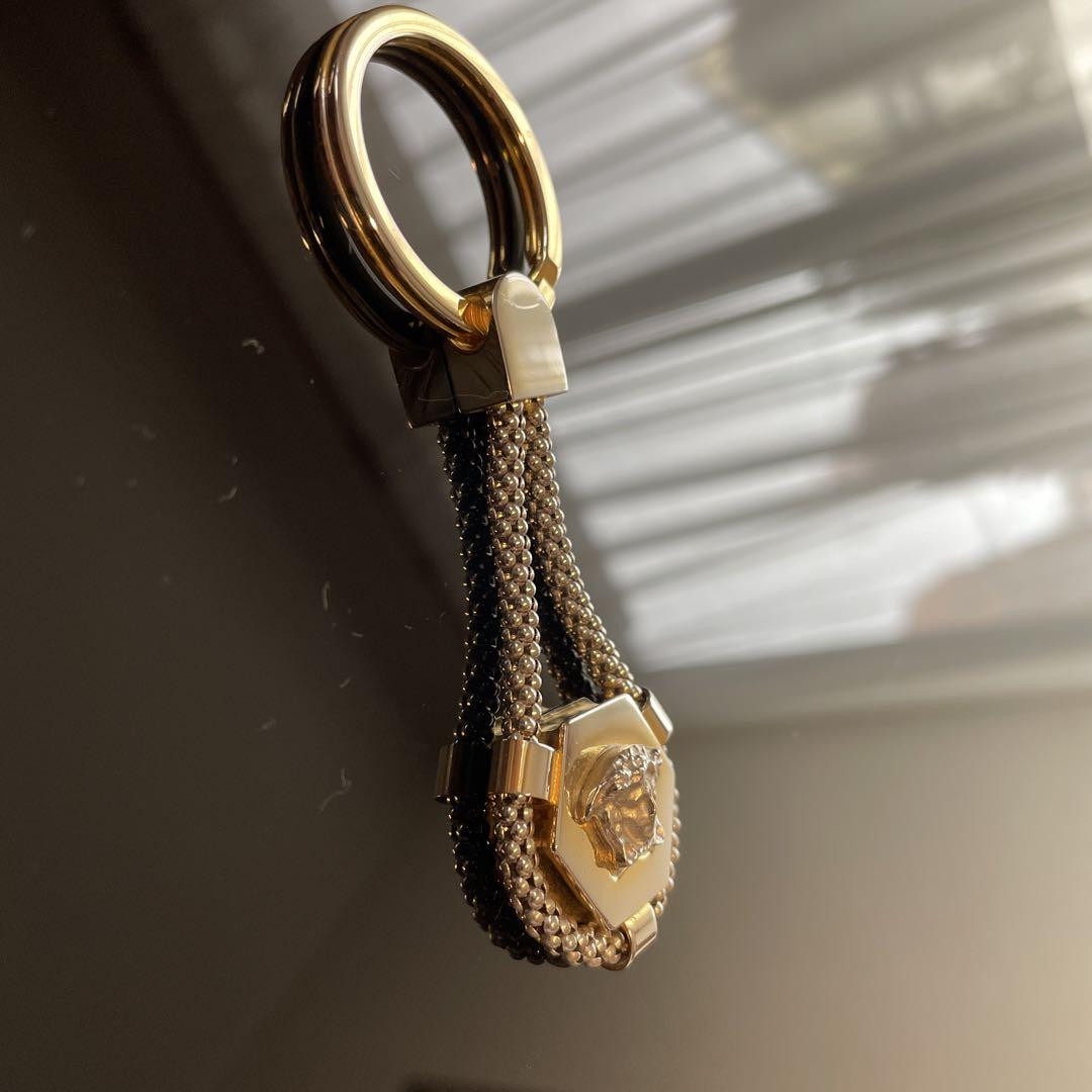 VERSACE ゴールド キーホルダー Versace Key holder charm Medusa gold silver luxury stylish