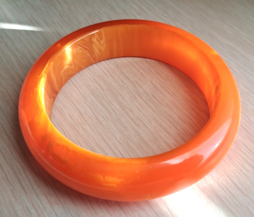 BAKELITE ORANGE MARBLED THICK BANGLE BRACELET VIN… - image 5