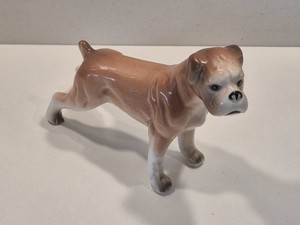 VINTAGE BOXER DOG FIGURINE EXTREMELY RARE UNBOXED. EXCELLENT CONDITION