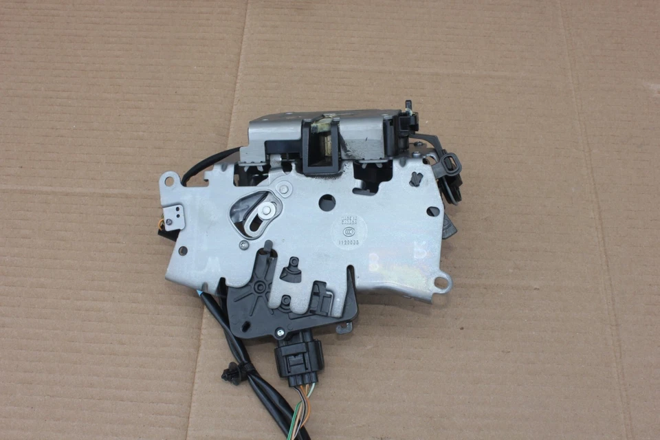 Chrysler Pacifica 2017-2020 actuador de cierre de puerta trasera derecha OEM Foto 3 de 4