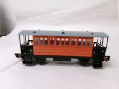 HO Scale Bachmann Deluxe Henrietta Coach Thomas & Friends #77028 Rolling Stock