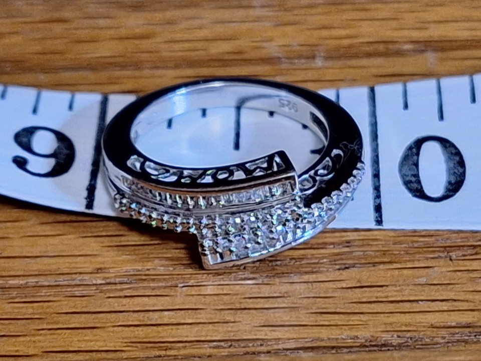 925 Sterling Silver Ring 20 Genuine Diamonds 4.67grams Heng Ngai size 7 ...