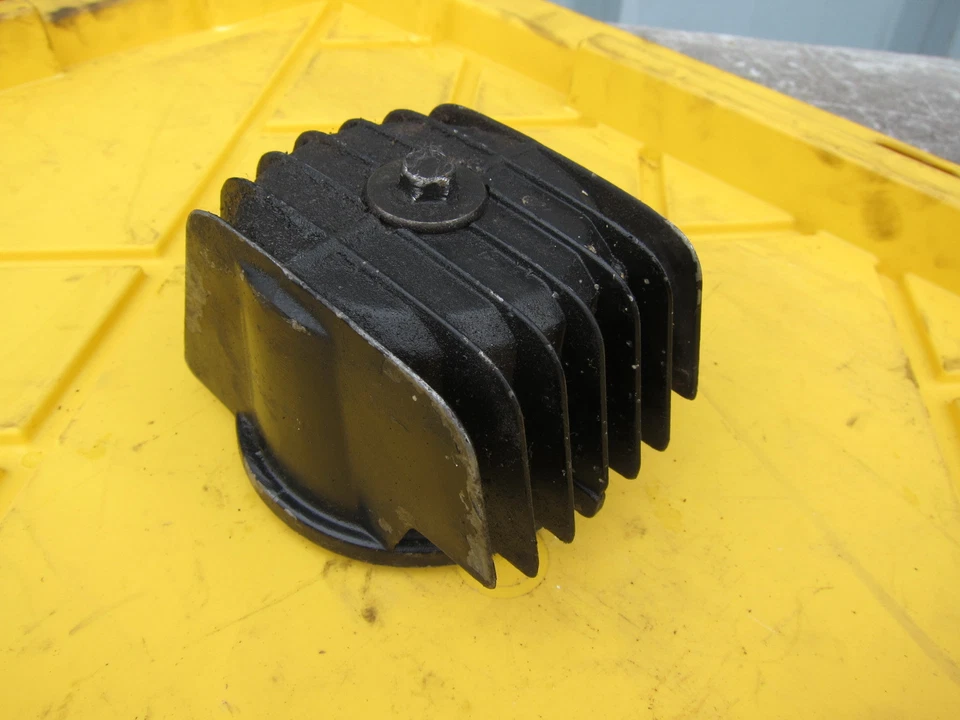 Honda CB900F Super Sport 1981 OEM cubierta de filtro de aceite Foto 4 de 4