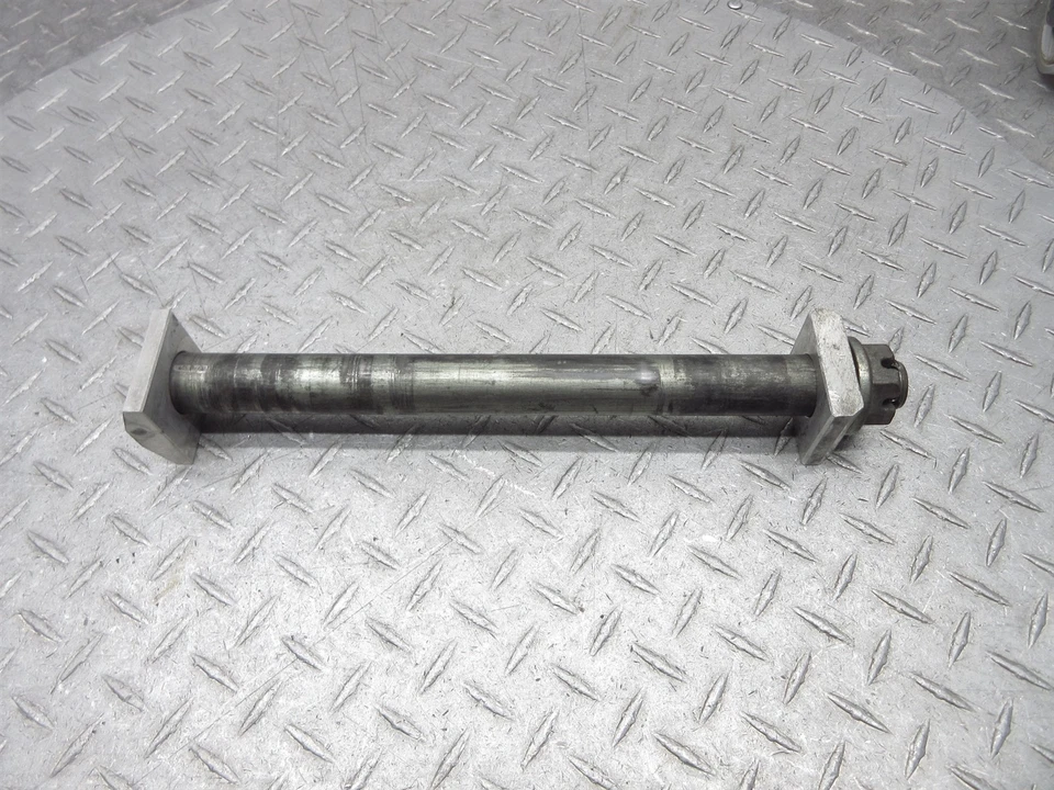 2006 01-07 Suzuki Hayabusa GSXR1300 блок задней оси прокладка регулятор цепи - Изображение 3 из 4