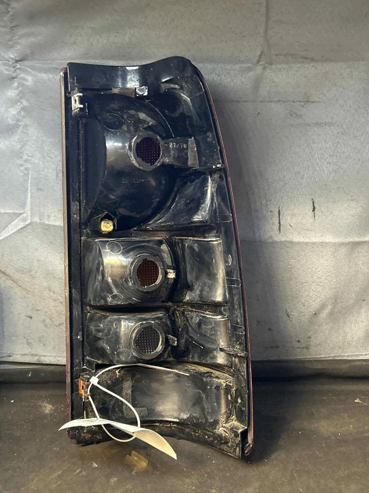Fits 2004-07 Gmc Sierra Left Tail Light Oem:15844159 Foto 2 de 4