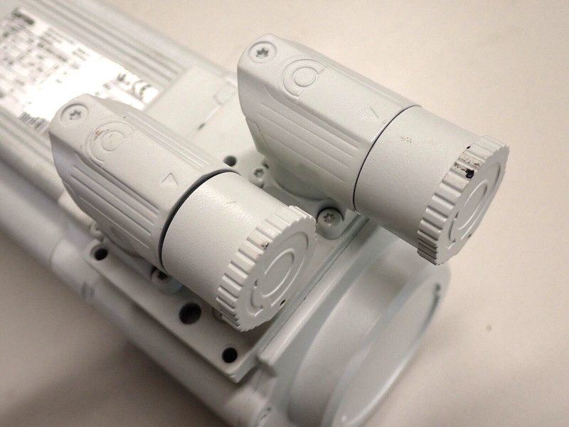 MCS09H41RS0B0B gst05-2s Lenze Servo Motor New