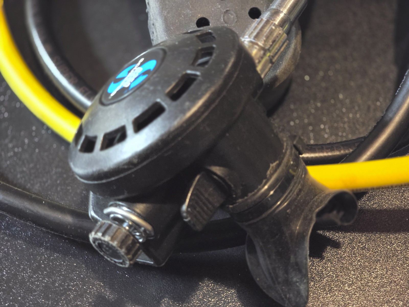 SCUBA, Regulators, SCUBAPRO, 1ST & 2ND STAGE + OCTUPUS, EXCELLENT PERFORMANCE.