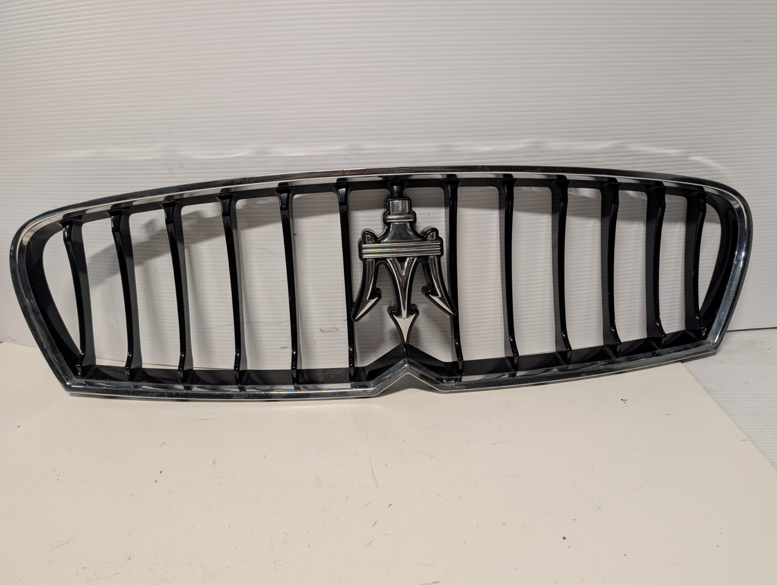 2014-2017 Maserati Ghibli Front Bumper Center Radiator Grille 