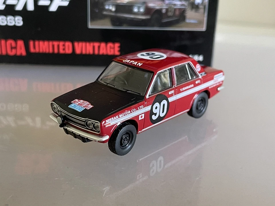 Tomica Limited Vintage Datsun Bluebird 1600SSS Glory a 5000 km 1/64 Nissan Tomy Foto 4 de 4