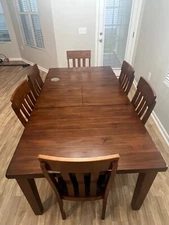 Ashley Ralene Traditional Dining Room Extension Table w/ 6 Chairs