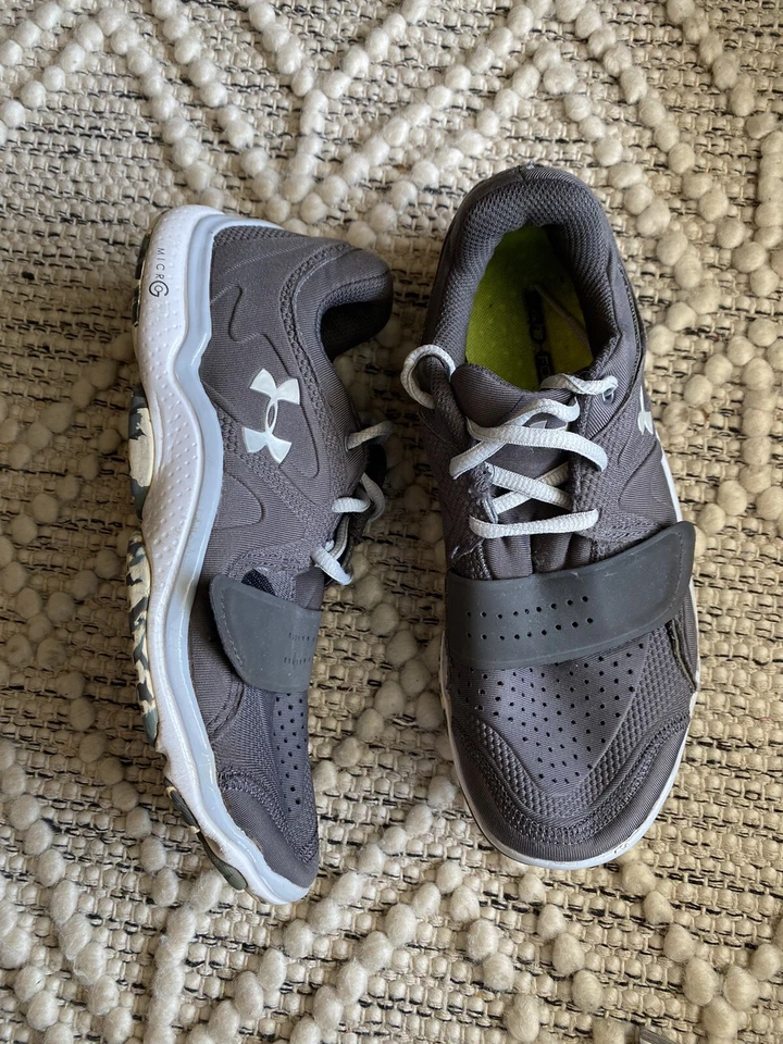 Zapatos para correr Under Armour para mujer grises blancos Micro G Renegade talla 7 - Imagen 1 de 4
