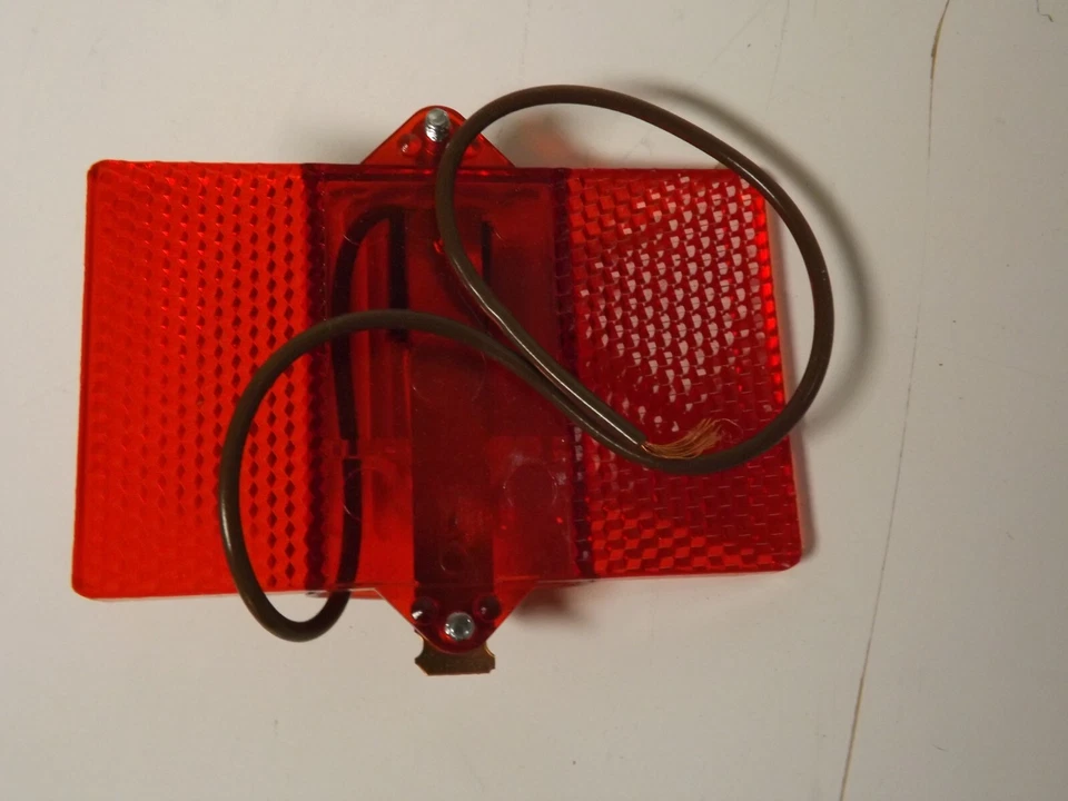 Luz marcadora lateral roja Dry Launch 202R2R luz resistente y sumergible Foto 3 de 4